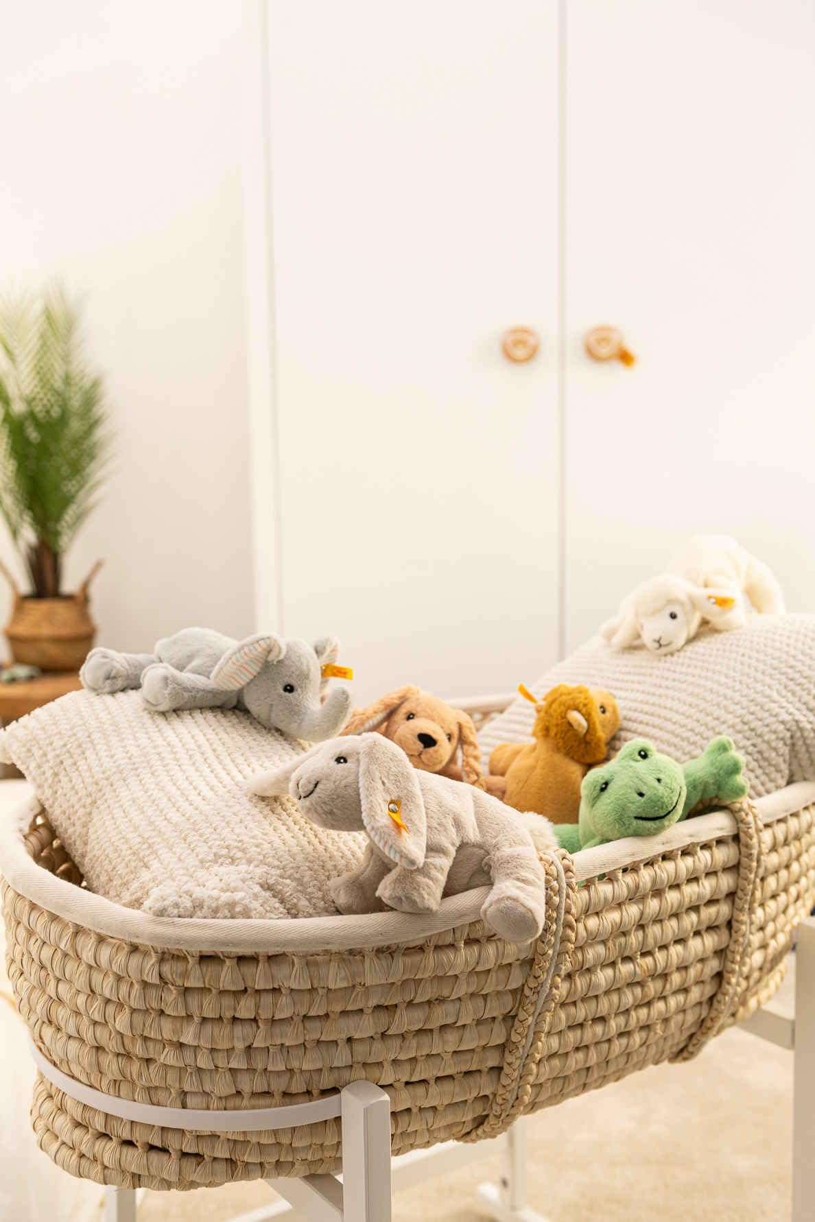 Steiff 242656 Floppy Trampili Elefant, 20cm, Gray Violet, Plüschtier liegend
